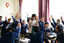 老女人被狂操君谊中学“新初中”